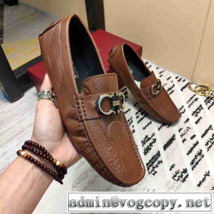 ローファー 秋服コーデ2019年版 サルヴァトーレフェラガモ FERRAGAMO 大胆なチェックの人気トレンド 秋にはやる最新作を先取り