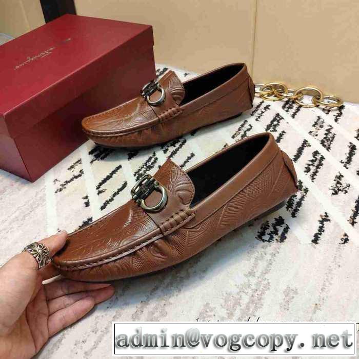 ローファー 秋服コーデ2019年版 サルヴァトーレフェラガモ FERRAGAMO 大胆なチェックの人気トレンド 秋にはやる最新作を先取り