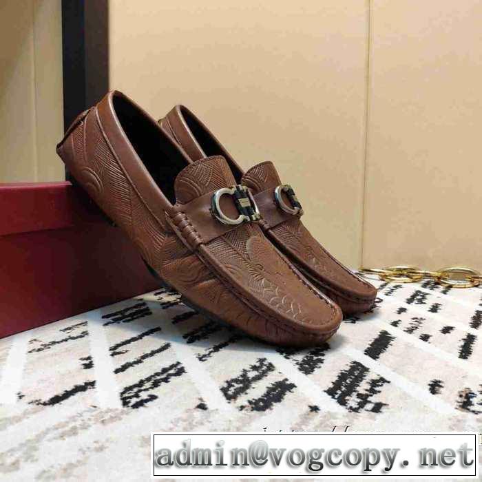 ローファー 秋服コーデ2019年版 サルヴァトーレフェラガモ FERRAGAMO 大胆なチェックの人気トレンド 秋にはやる最新作を先取り