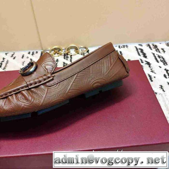 ローファー 秋服コーデ2019年版 サルヴァトーレフェラガモ FERRAGAMO 大胆なチェックの人気トレンド 秋にはやる最新作を先取り