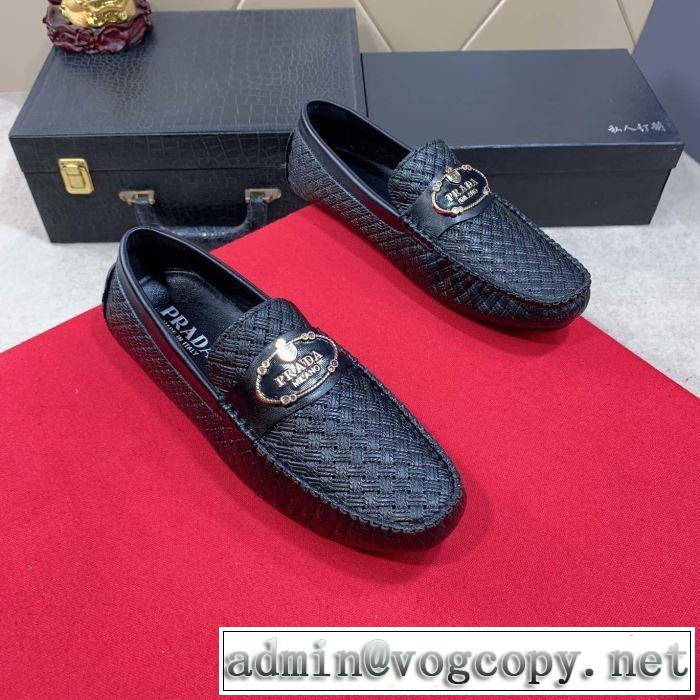 大人カジュアル夏ファッション2019 特に夏は人気アイテム プラダ PRADA カジュアルシューズ