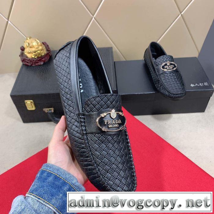 大人カジュアル夏ファッション2019 特に夏は人気アイテム プラダ PRADA カジュアルシューズ