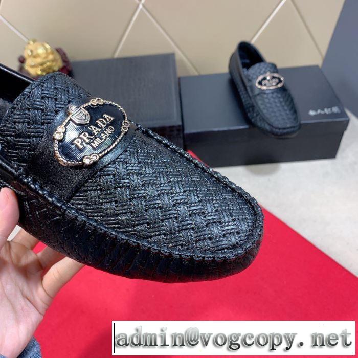 大人カジュアル夏ファッション2019 特に夏は人気アイテム プラダ PRADA カジュアルシューズ
