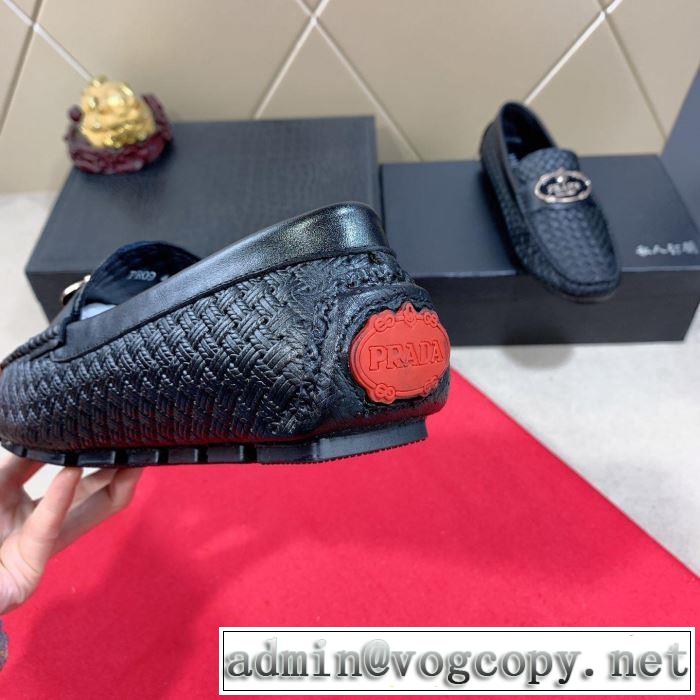 大人カジュアル夏ファッション2019 特に夏は人気アイテム プラダ PRADA カジュアルシューズ