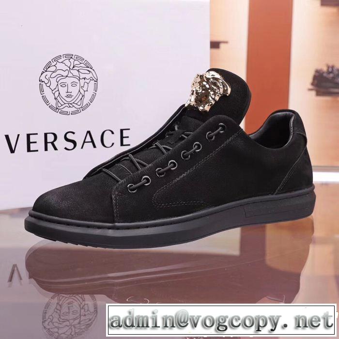 大人可愛いスタイル 2019年春夏のトレンドアイテム VERSACE ヴェルサーチ カジュアルシューズ