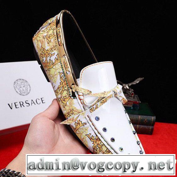今年流大人っぽさ 2019年の春夏に着たい 通勤の定番 VERSACE ヴェルサーチ カジュアルシューズ 2色可選