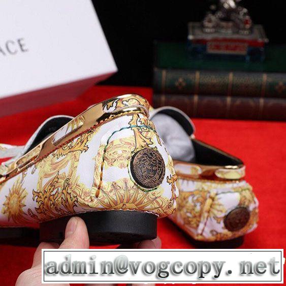 今年流大人っぽさ 2019年の春夏に着たい 通勤の定番 VERSACE ヴェルサーチ カジュアルシューズ 2色可選
