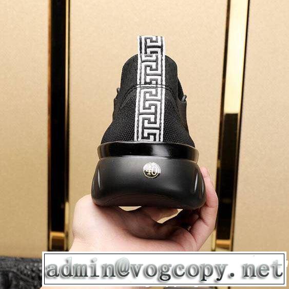 夏らしい季節感 VERSACE ヴェルサーチ カジュアルシューズ 2019春夏人気トレンドアイテム 大人らしく仕上げ