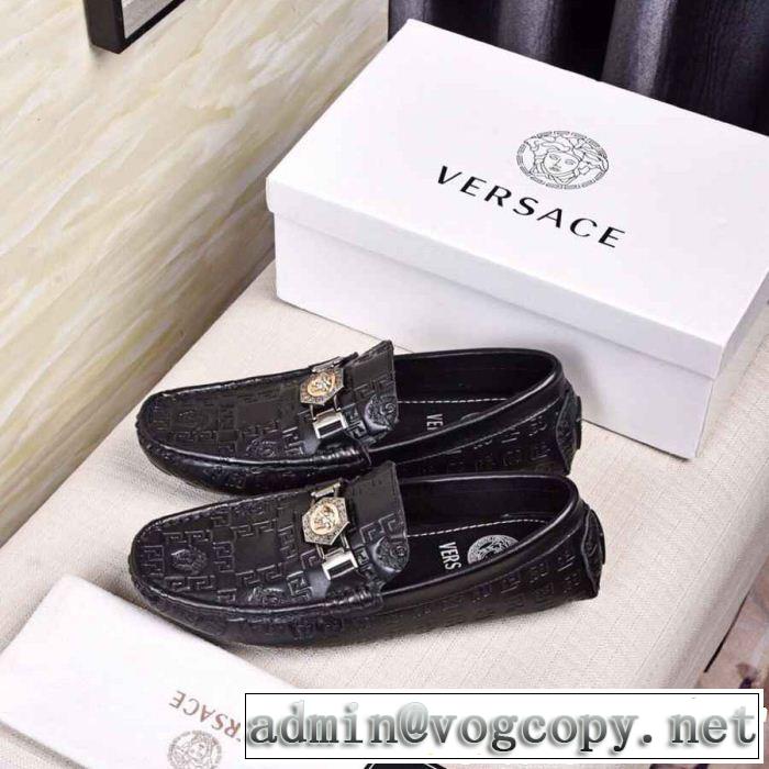 絶妙にオシャレ人気アイテム 2019年春夏シーズンの人気 カジュアルシューズ VERSACE ヴェルサーチ