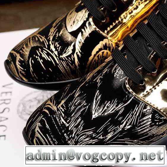 VERSACE ヴェルサーチ カジュアルシューズ 大人カジュアル夏ファッション2019 オシャレ印象で人気の高い