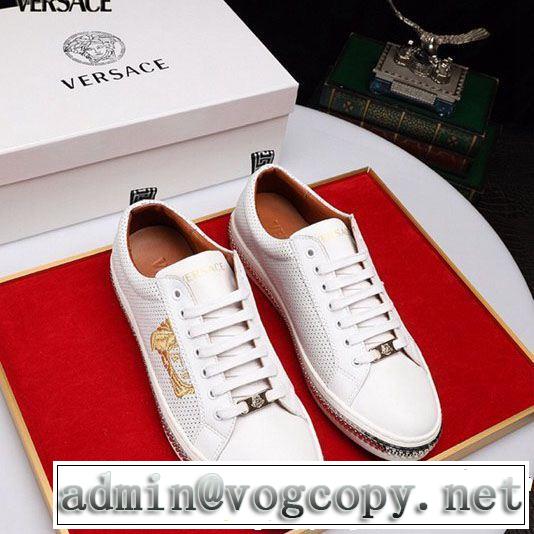 カジュアルシューズ  2019春夏トレンドアイテム 春夏シンプルファッションでOK！ VERSACE ヴェルサーチ