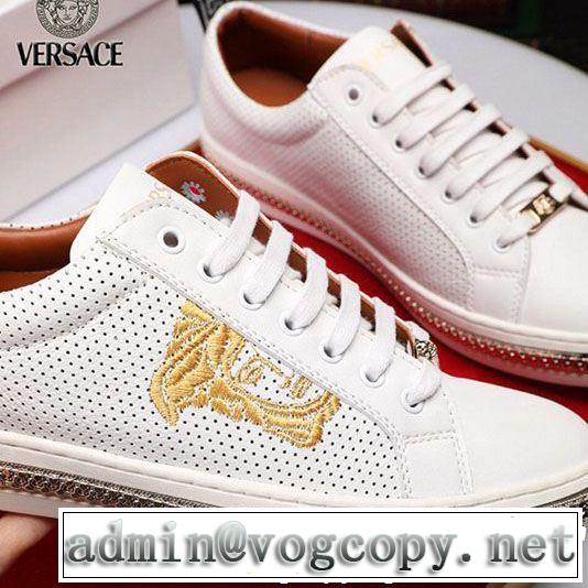 カジュアルシューズ  2019春夏トレンドアイテム 春夏シンプルファッションでOK！ VERSACE ヴェルサーチ