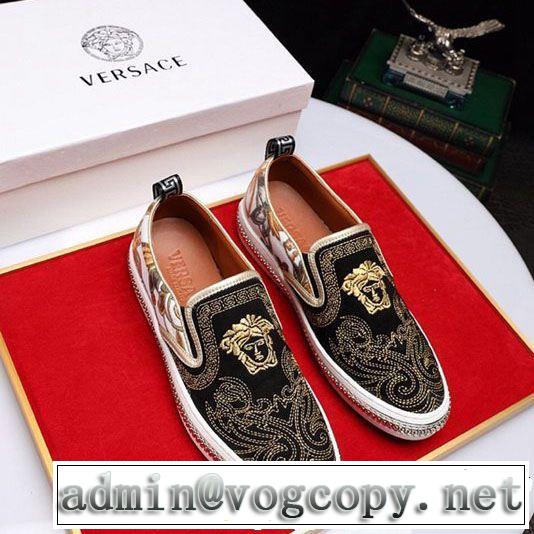 VERSACE ヴェルサーチ カジュアルシューズ 2019春夏の大注目トレンド 一気にトレンド感満載な着こなし
