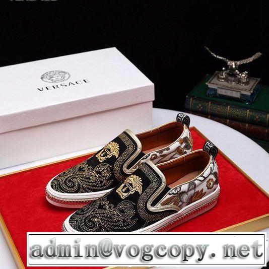 VERSACE ヴェルサーチ カジュアルシューズ 2019春夏の大注目トレンド 一気にトレンド感満載な着こなし