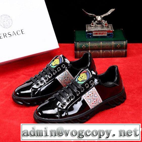 柔らかい印象に上質 2019春夏のトレンド新商品 VERSACE ヴェルサーチ 2色可選 カジュアルシューズ