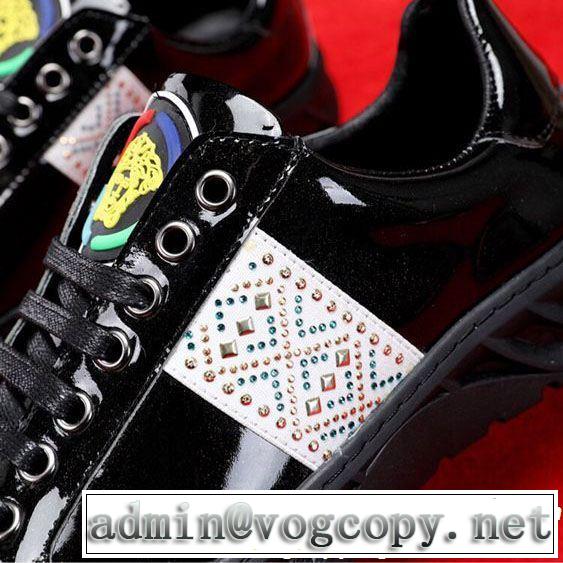 柔らかい印象に上質 2019春夏のトレンド新商品 VERSACE ヴェルサーチ 2色可選 カジュアルシューズ