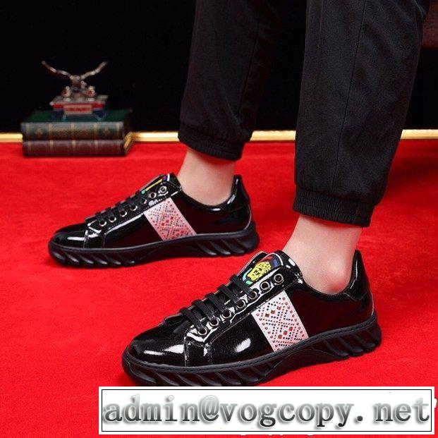 柔らかい印象に上質 2019春夏のトレンド新商品 VERSACE ヴェルサーチ 2色可選 カジュアルシューズ