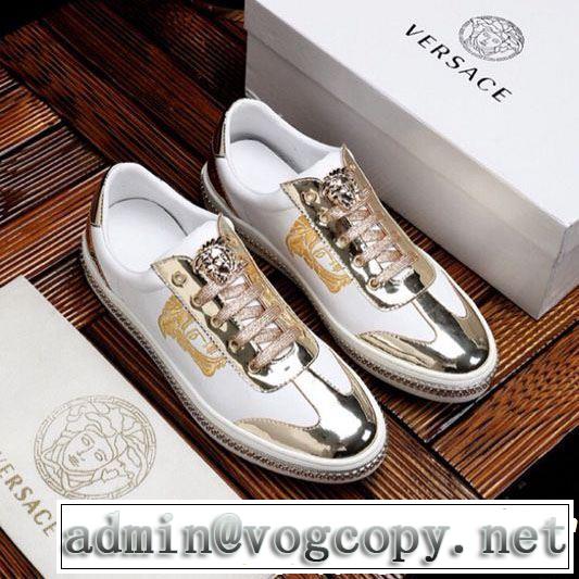 カジュアルシューズ 素敵なスタイルで夏の定番 2019年春夏のトレンドアイテム VERSACE ヴェルサーチ