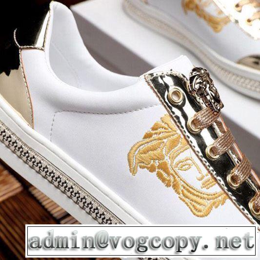 カジュアルシューズ 素敵なスタイルで夏の定番 2019年春夏のトレンドアイテム VERSACE ヴェルサーチ