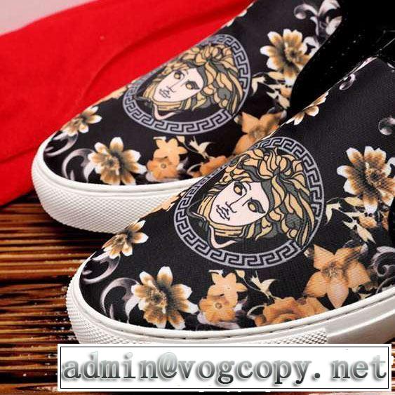 2色可選カジュアルシューズ 魅力的なカラー使い 2019春夏のトレンド新商品 VERSACE ヴェルサーチ