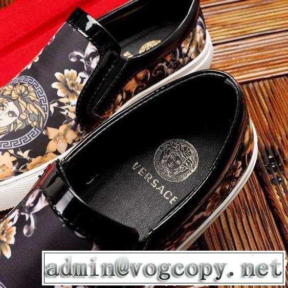 2色可選カジュアルシューズ 魅力的なカラー使い 2019春夏のトレンド新商品 VERSACE ヴェルサーチ