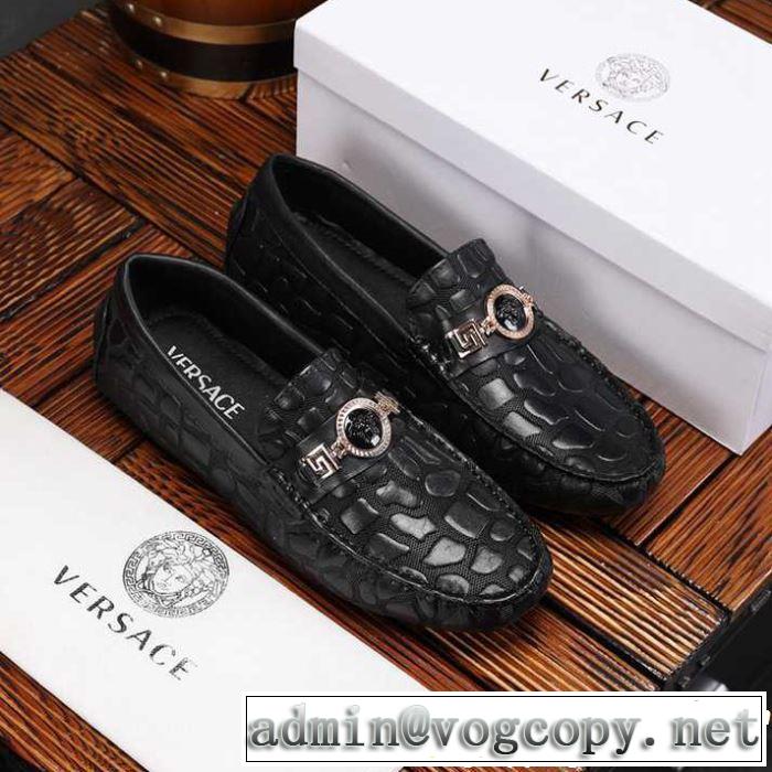 カジュアルシューズ  おしゃれデザインも大人気 2019SSのトレンド商品 VERSACE ヴェルサーチ