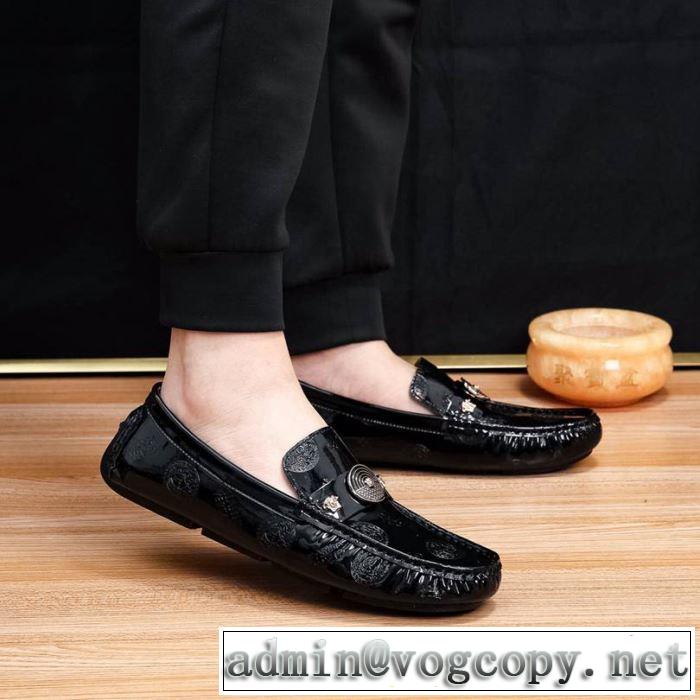 ヴェルサーチ VERSACE カジュアルシューズ 2019年春夏のトレンドアイテム クラシカルな雰囲気