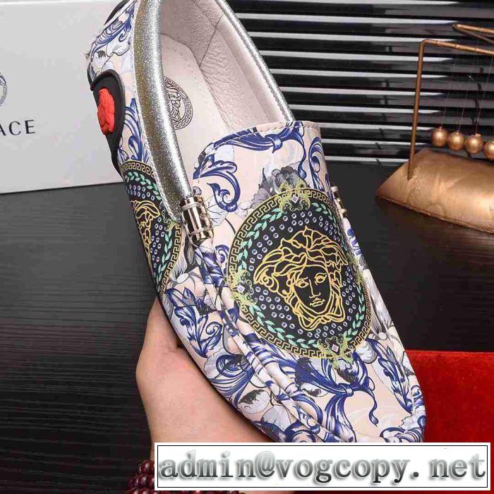 カジュアルシューズ人気夏ファションおすすめ 【2019年】夏のファッション ヴェルサーチ VERSACE
