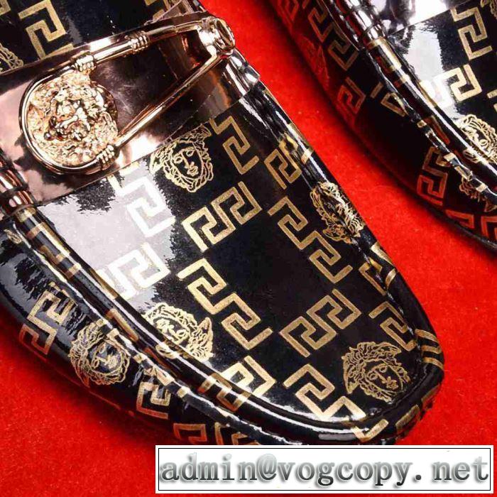 カジュアルシューズ 2色可選 春夏のトレンドアイテム 2019年春夏のトレンドアイテム ヴェルサーチ VERSACE
