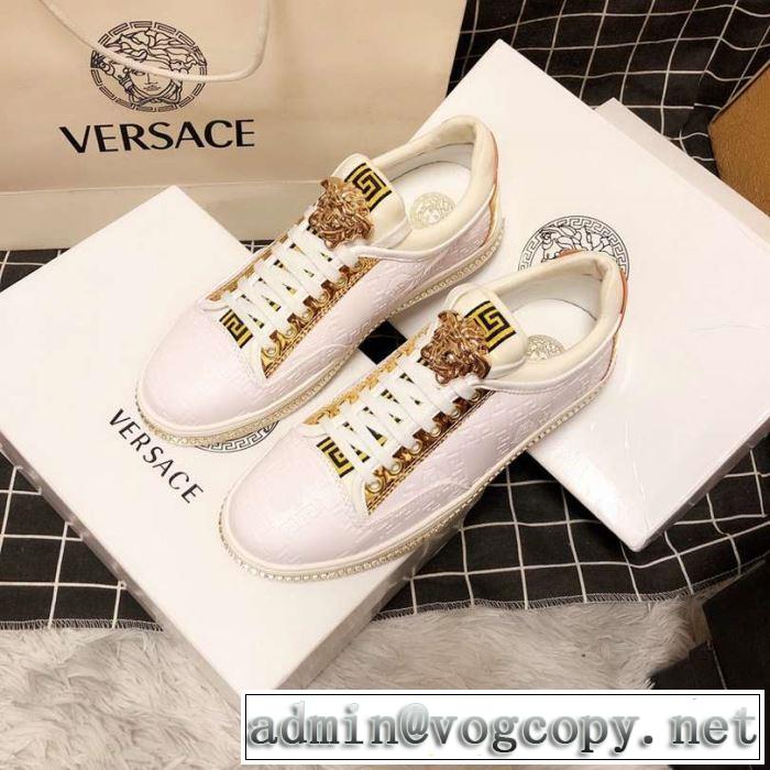 おしゃれな夏ファッション2019 ヴェルサーチ VERSACE カジュアルシューズ 特に夏は人気アイテム