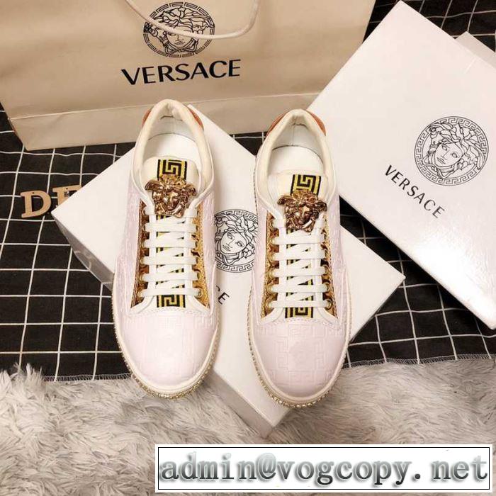 おしゃれな夏ファッション2019 ヴェルサーチ VERSACE カジュアルシューズ 特に夏は人気アイテム