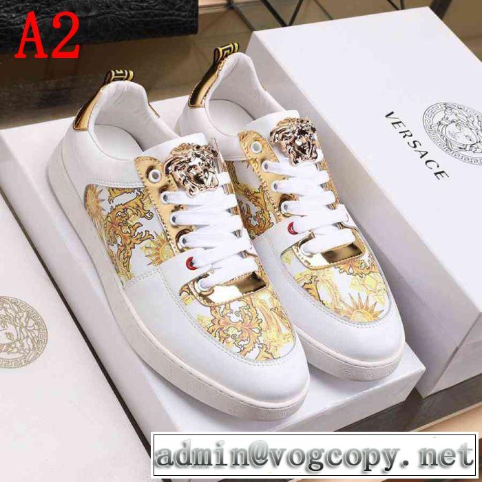 2色可選 カジュアルシューズ  ヴェルサーチ VERSACE おしゃれな夏ファッション2019 夏らしい季節感