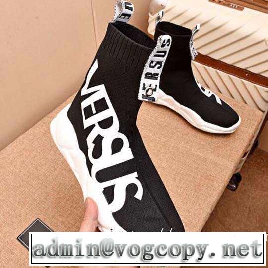 ランニングシューズ 秋冬もちろん主役級 ヴェルサーチ2019秋のファッショントレンドはこれ VERSACE 大人かわいい秋冬コーデを楽しみ