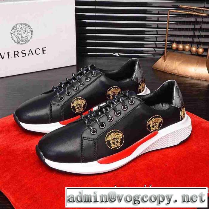 2019-2020秋冬のファッション ヴェルサーチ今季トレンド新作はこれ VERSACE 秋冬に大注目のカラー ランニングシューズ
