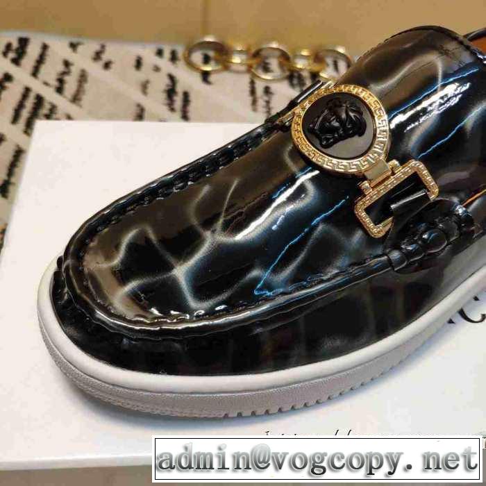 ランニングシューズ 【2019秋冬】の注目トレンド ヴェルサーチオシャレスタイルが今年流 VERSACE 2色可選 今季トレンド抜け感新品