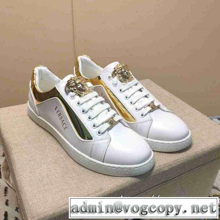 2019-20秋冬トレンドファッション ヴェルサーチ最新秋冬トレンドをチェック VERSACE 秋冬流行りファション ランニングシューズ
