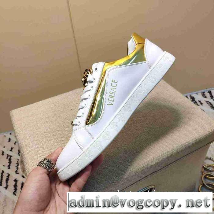 2019-20秋冬トレンドファッション ヴェルサーチ最新秋冬トレンドをチェック VERSACE 秋冬流行りファション ランニングシューズ