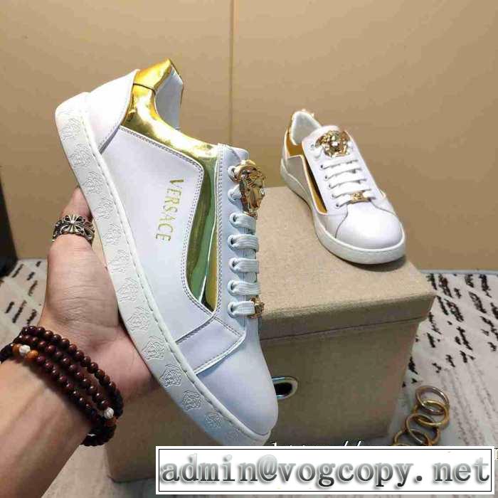 2019-20秋冬トレンドファッション ヴェルサーチ最新秋冬トレンドをチェック VERSACE 秋冬流行りファション ランニングシューズ