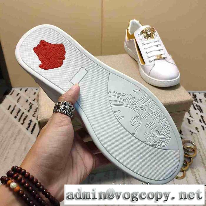 2019-20秋冬トレンドファッション ヴェルサーチ最新秋冬トレンドをチェック VERSACE 秋冬流行りファション ランニングシューズ