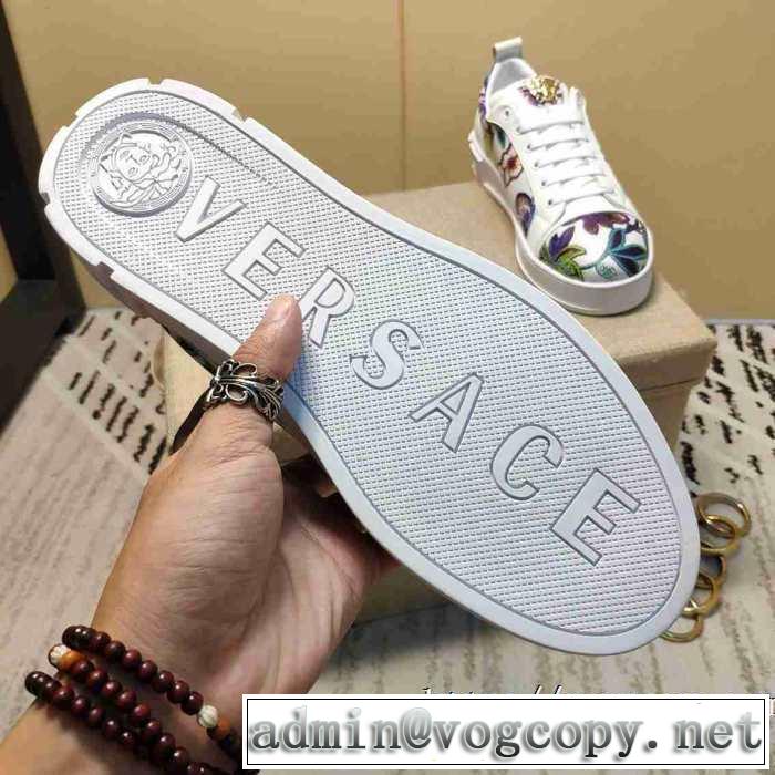 ランニングシューズ ヴェルサーチサイズのよさを感じる新作 VERSACE 秋にこれがはやりそう  注目の秋ファッション一番