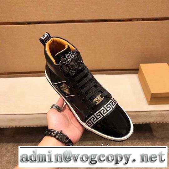 VERSACE  秋こそ楽しめるアイテム ヴェルサーチ 2019秋断然ブランド推し ランニングシューズ 今年らしいおすすめ新品