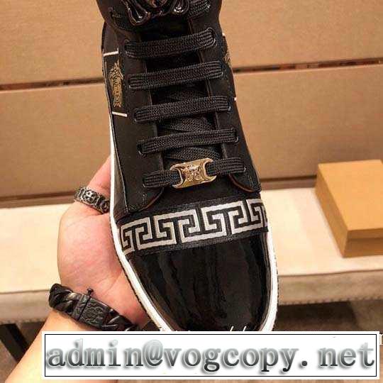 VERSACE  秋こそ楽しめるアイテム ヴェルサーチ 2019秋断然ブランド推し ランニングシューズ 今年らしいおすすめ新品