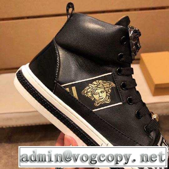 VERSACE  秋こそ楽しめるアイテム ヴェルサーチ 2019秋断然ブランド推し ランニングシューズ 今年らしいおすすめ新品
