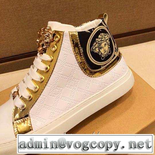 秋冬コーデと相性がいい ヴェルサーチおしゃれなファッションコーデ VERSACE ランニングシューズ 2019トレンド秋冬おすすめ安い
