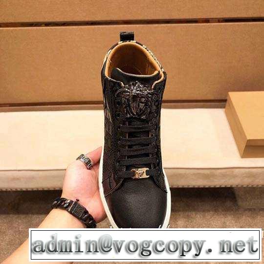 ランニングシューズ秋冬にお世話になる定番 ヴェルサーチ【最新】2019年秋冬のトレンド速報 VERSACE 優しいのに存在感