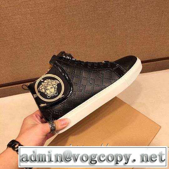 ランニングシューズ秋冬にお世話になる定番 ヴェルサーチ【最新】2019年秋冬のトレンド速報 VERSACE 優しいのに存在感