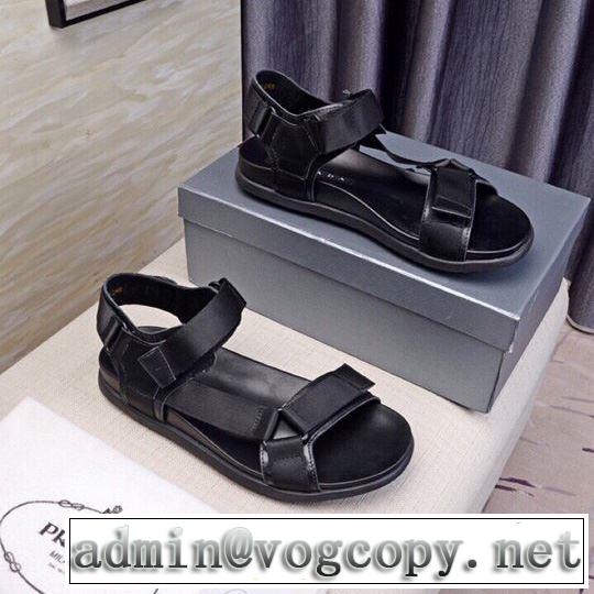 すっきりした印象に サンダル 2019年春夏のトレンドアイテム  プラダ PRADA ぜひ今年のトレンドをチェック 