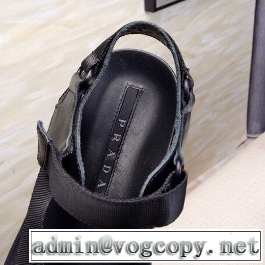 すっきりした印象に サンダル 2019年春夏のトレンドアイテム  プラダ PRADA ぜひ今年のトレンドをチェック 