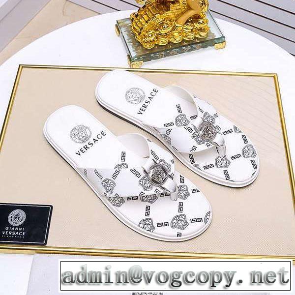 2019春夏も引き続き人気セール サンダル 夏らしい爽やかさ  ヴェルサーチVERSACE オシャレな印象に 2色可選 春夏らしい華やか