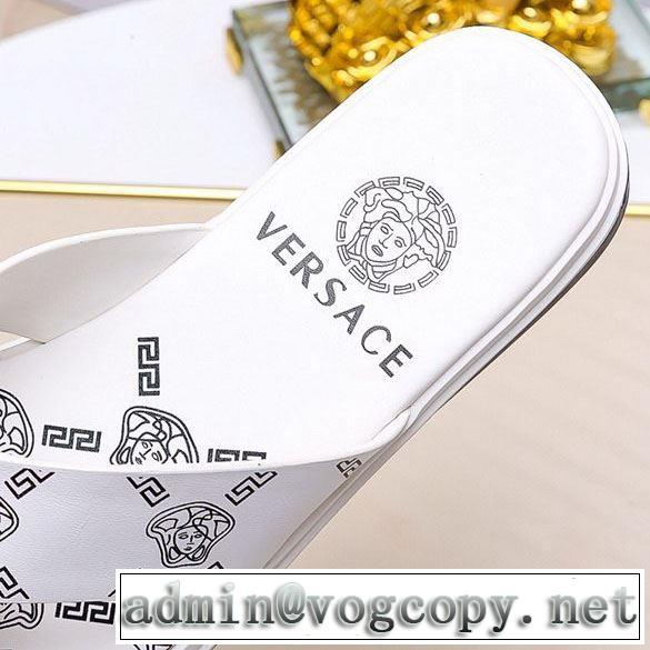  2019春夏も引き続き人気セール サンダル 夏らしい爽やかさ  ヴェルサーチVERSACE オシャレな印象に 2色可選 春夏らしい華やか